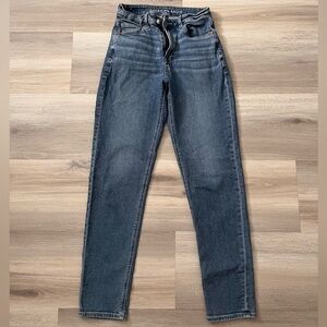 American Eagle Mom Jeans size 4